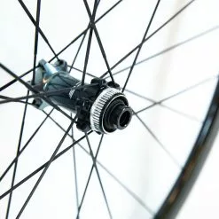 Shimano Dura-Ace C40 R9170 TL Clincher Wheelset - Disc Brake 22 Shimano Dura-Ace C40 R9170 TL Clincher Wheelset - Disc Brake -Bremser & dele Salg 8T1A0624