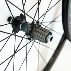 Shimano Dura-Ace C40 R9170 TL Clincher Wheelset - Disc Brake 19 Shimano Dura-Ace C40 R9170 TL Clincher Wheelset - Disc Brake -Bremser & dele Salg 8T1A0625